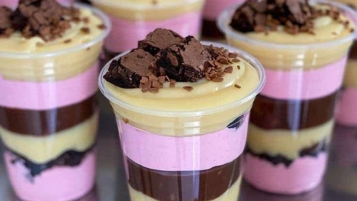 Receita de Copo da Felicidade Napolitano com Brownie